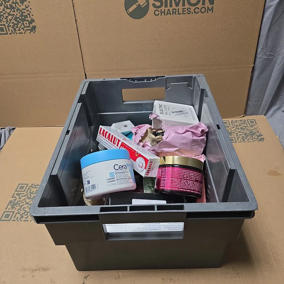 TOTE OF APPROXIMATELY 20 ASSORTED COSMETIC ITEMS TO INCLUDE CERA VE, MIELLE. MAGNETIC EYELASHES, YARDLEY LOOSE POWDER ETC