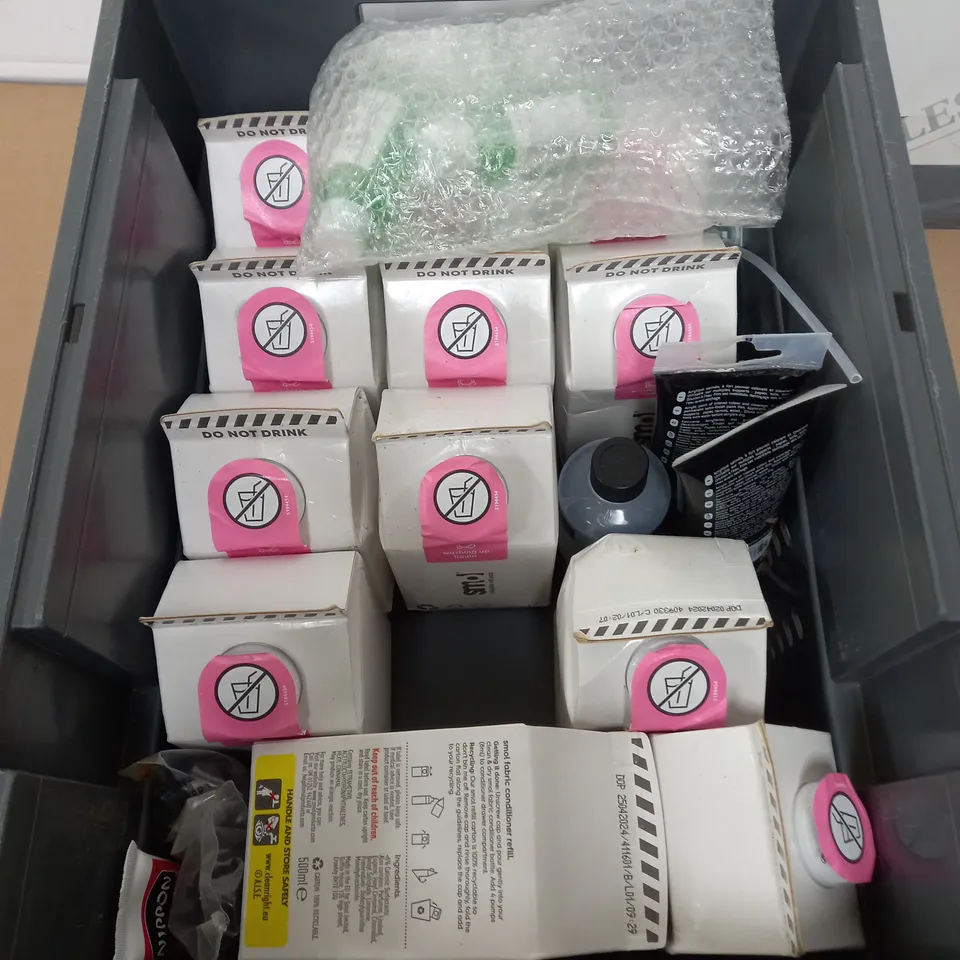 BOX OF APPROX 10 CLEANING PRODUCTS TO INCLUDE WASHING UP LIQUID , ROOM MIST , HARD GLUE   - COLLECTION ONLY