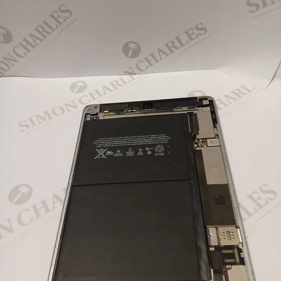 APPLE IPAD MODEL A1567 WITH NO SCREEN