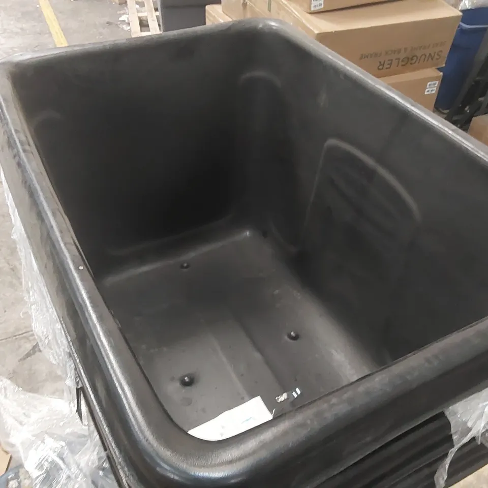 SET OF 3x RUBBERMAID LARGE PLASTIC STORAGE CONTAINERS