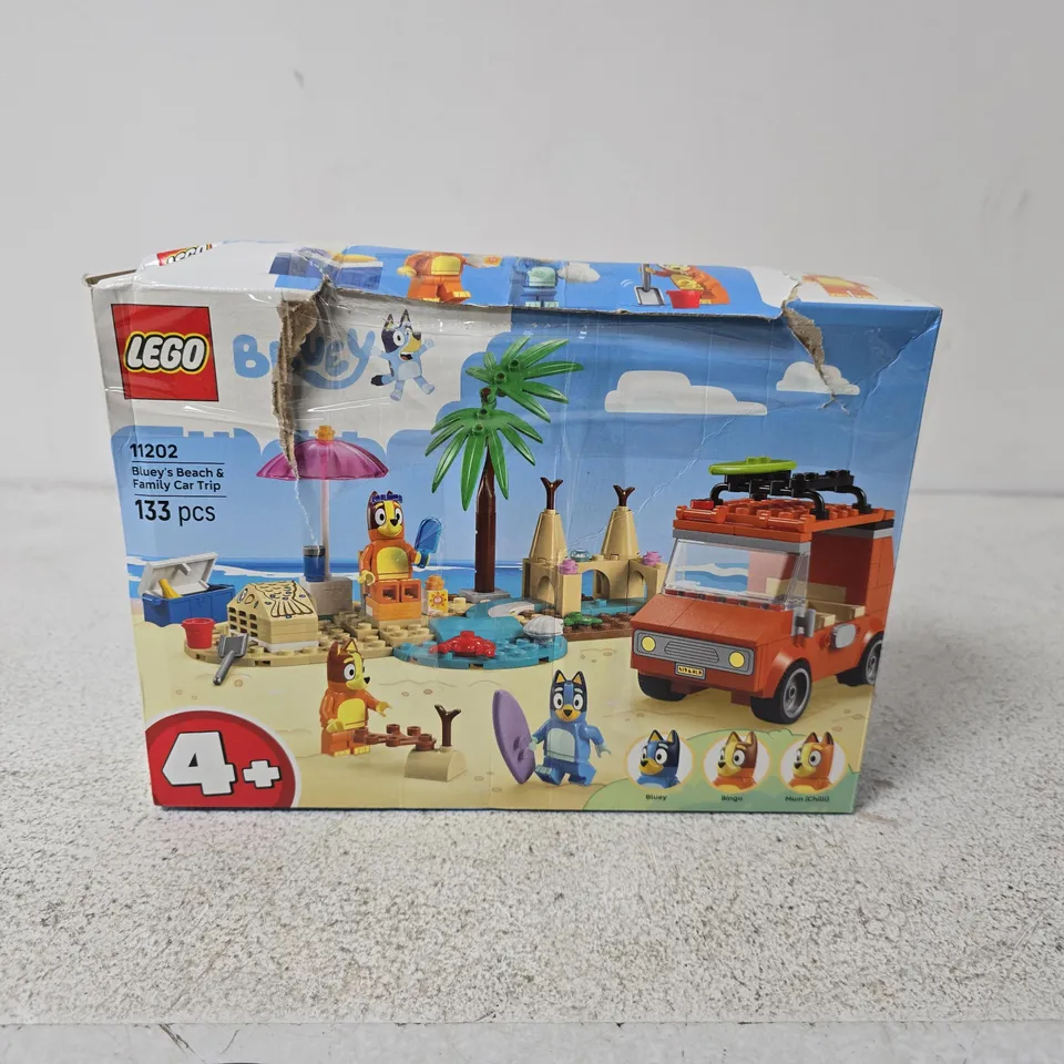 LEGO 11202 BLUEY'S BEACH & FAMILY CAR TRIP 