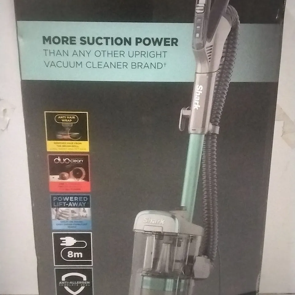 SHARK CORDED VACUUM WITH ANTI HAIR WRAP