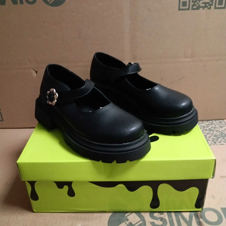 KOI KIDZ FLUTTER JUMP FLOWER MARY JANE SHOES BLACK SIZE 1