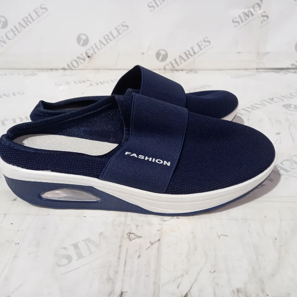 FASHION BLUE PUMPS SIZE UNKNOWN