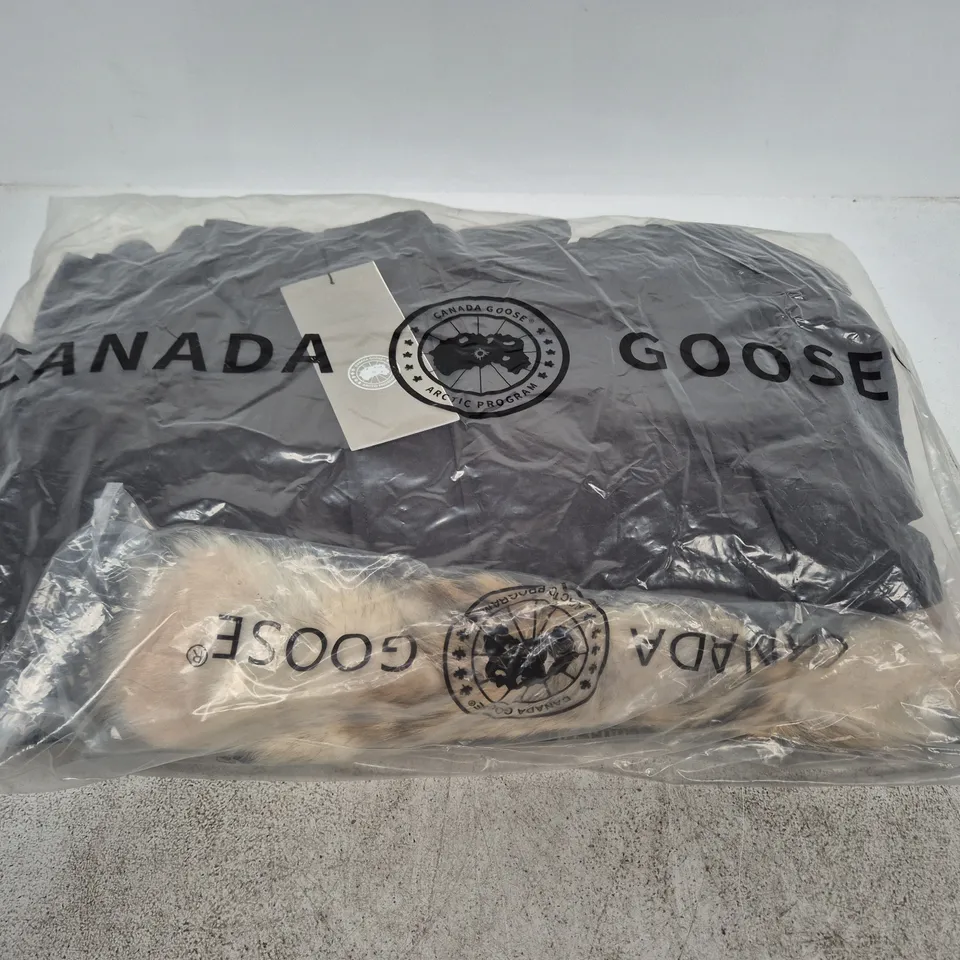 CANADA GOOSE PUFFER JACKET – SIZE M