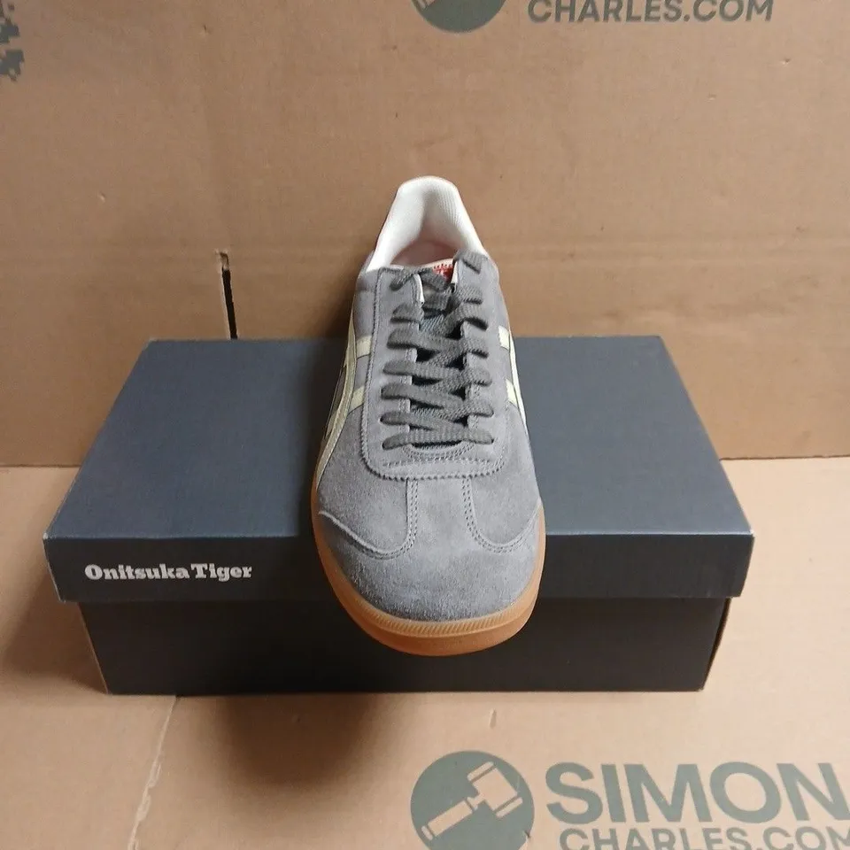 BOXED PAIR OF ONITSUKA TIGER TOKUTEN SNEAKERS – CHARCOAL/BIRCH, UK 10.5