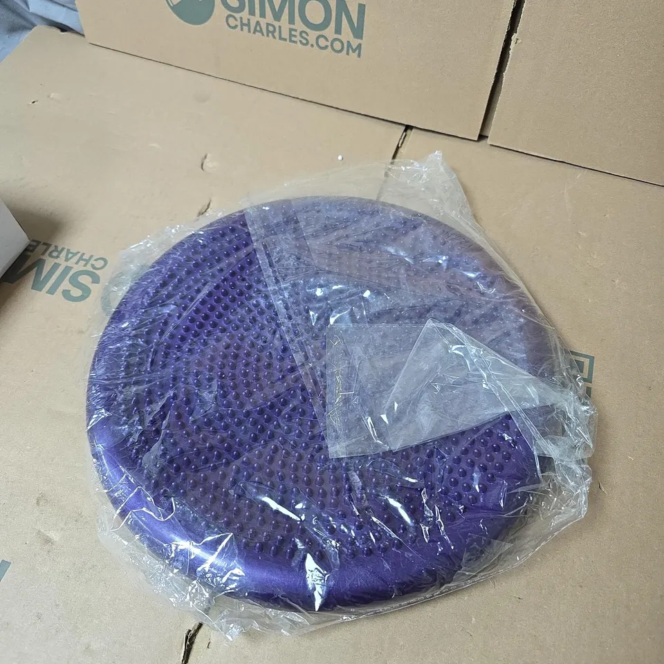 BOX OF APPROXIMATELY 12 ASSORTED ITEMS INCLUDING SOLAR STRING LIGHTS WITH BIRDS AND WOBBLE BALANCE BOARD 