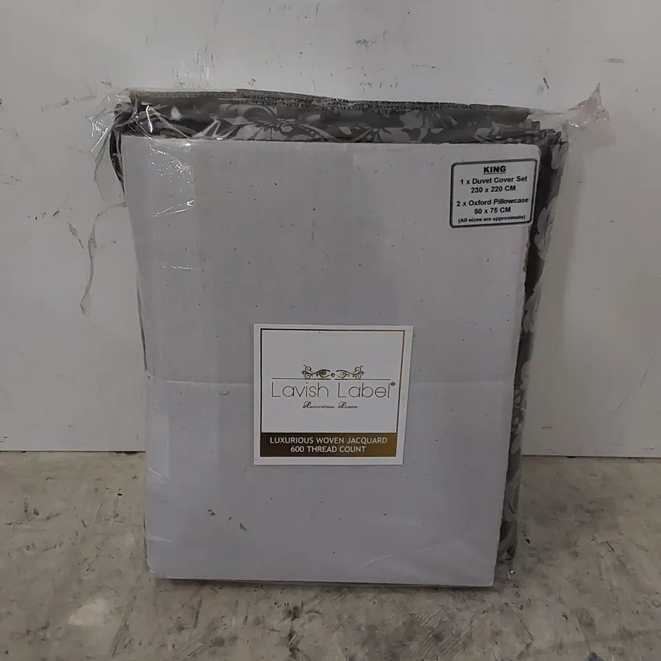 BAGGED LYON 600 TC JACQUARD DUVET COVER SET // SIZE: KING 