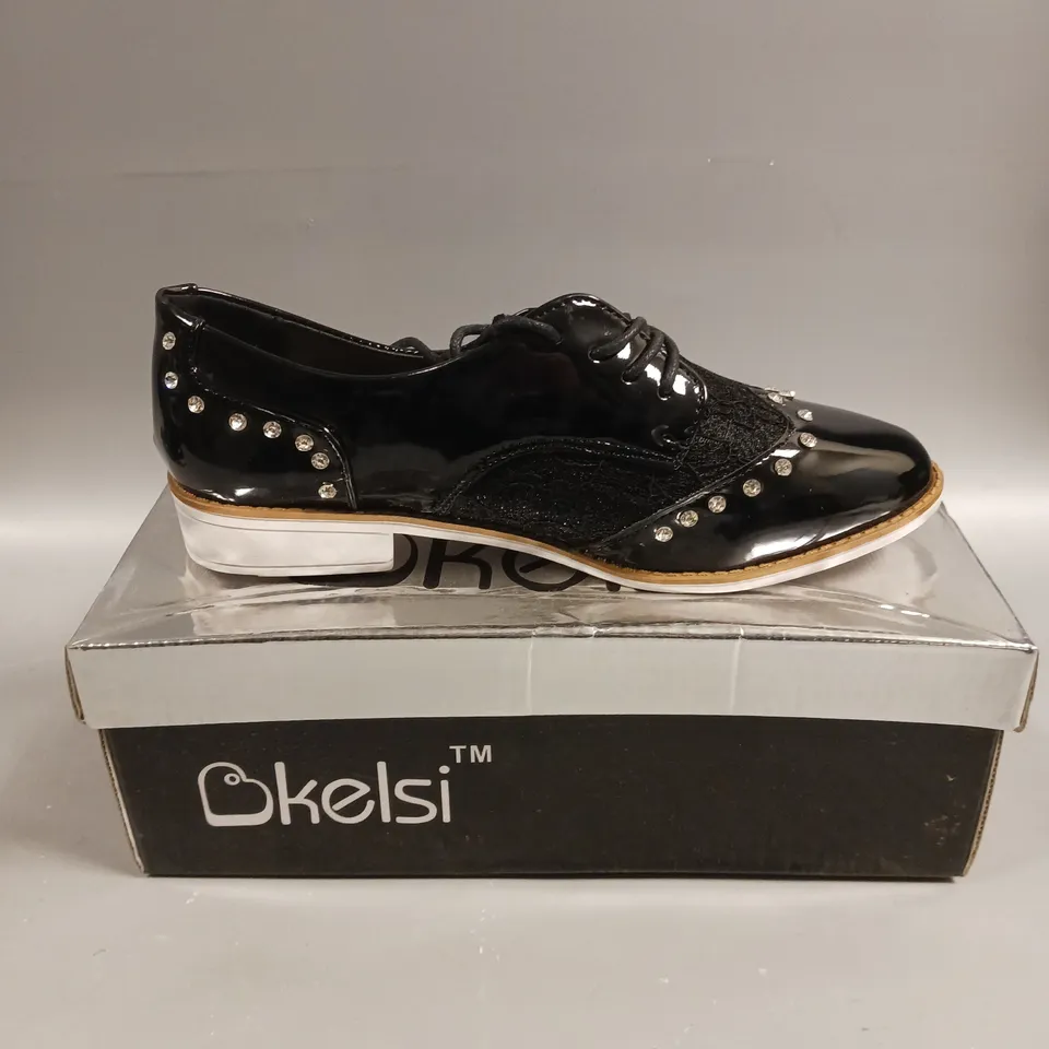 BOXED PAIR OF KELSI LACED SEQUINED SHOES IN BLACK - 4