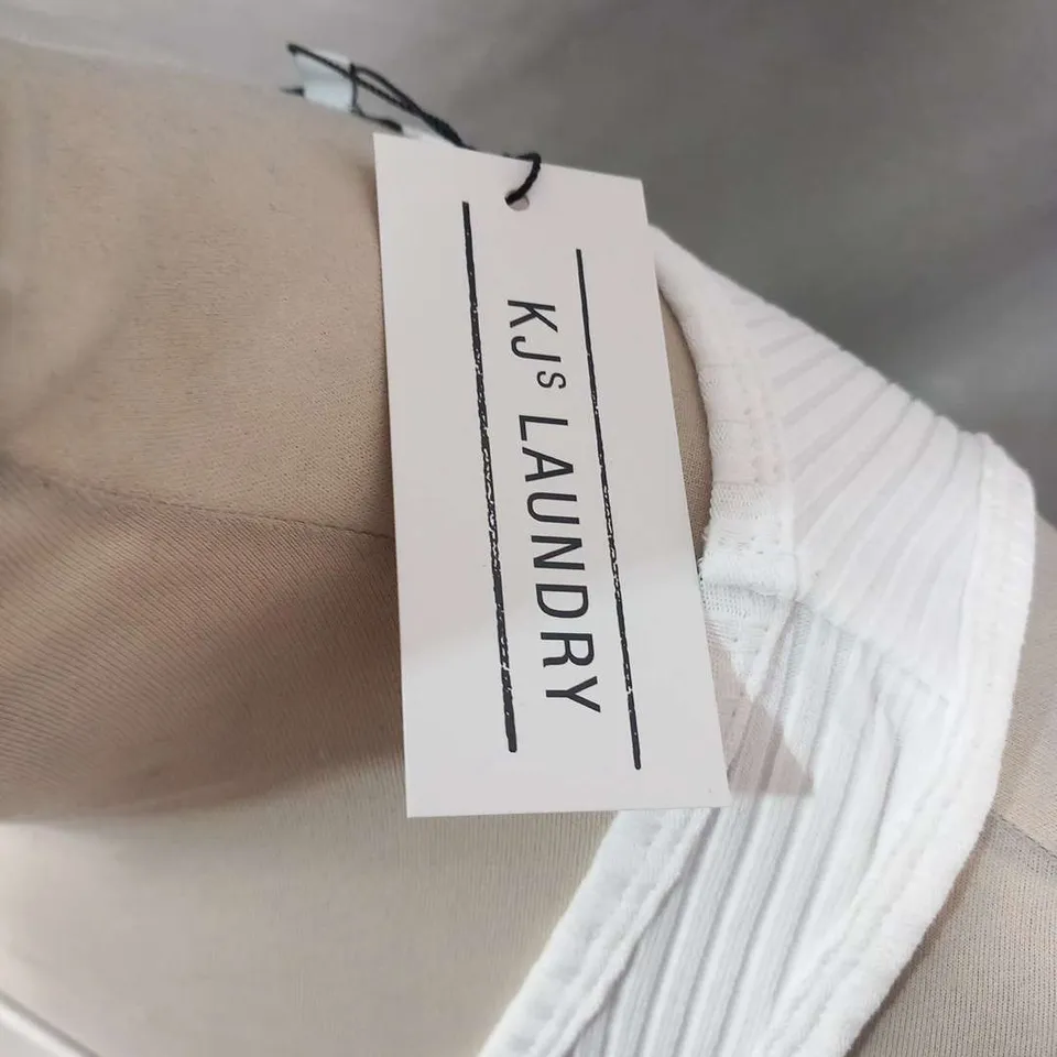 KJ'S LAUNDRY WHITE VEST SIZE M