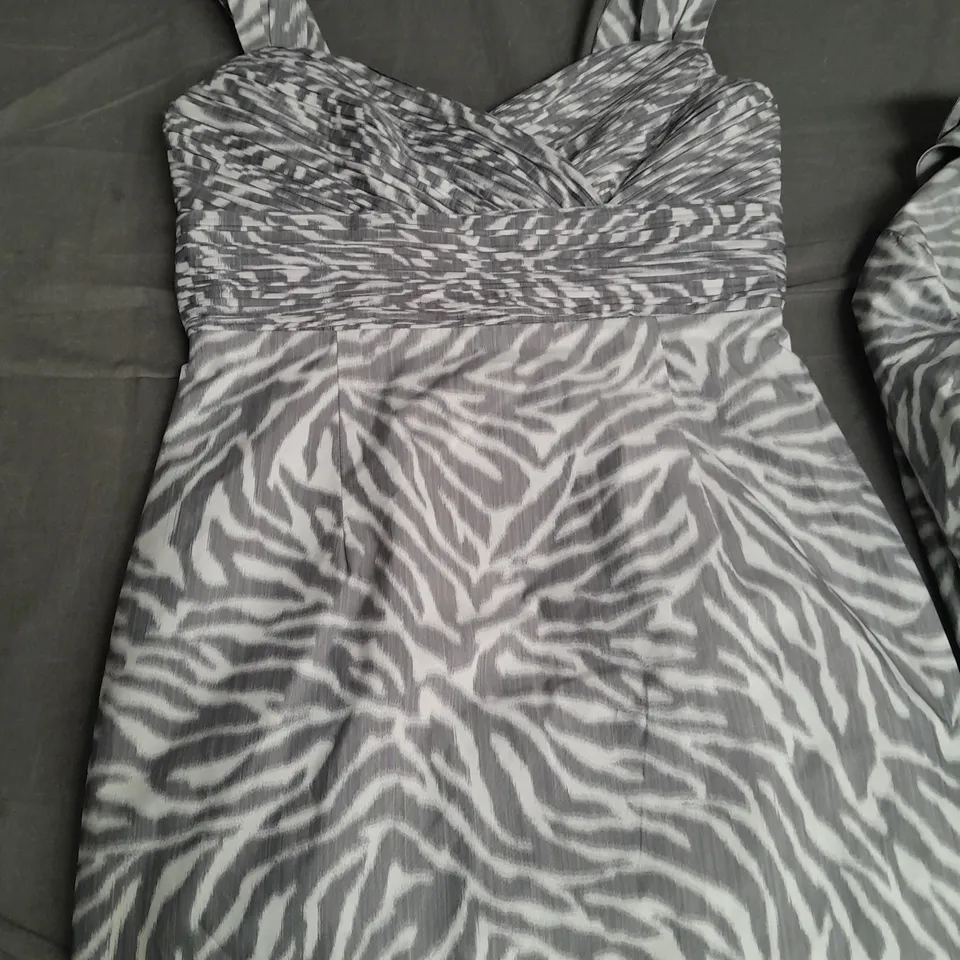 MONTIQUE SILVER PATTERENED DRESS WITH JACKET - UK 10