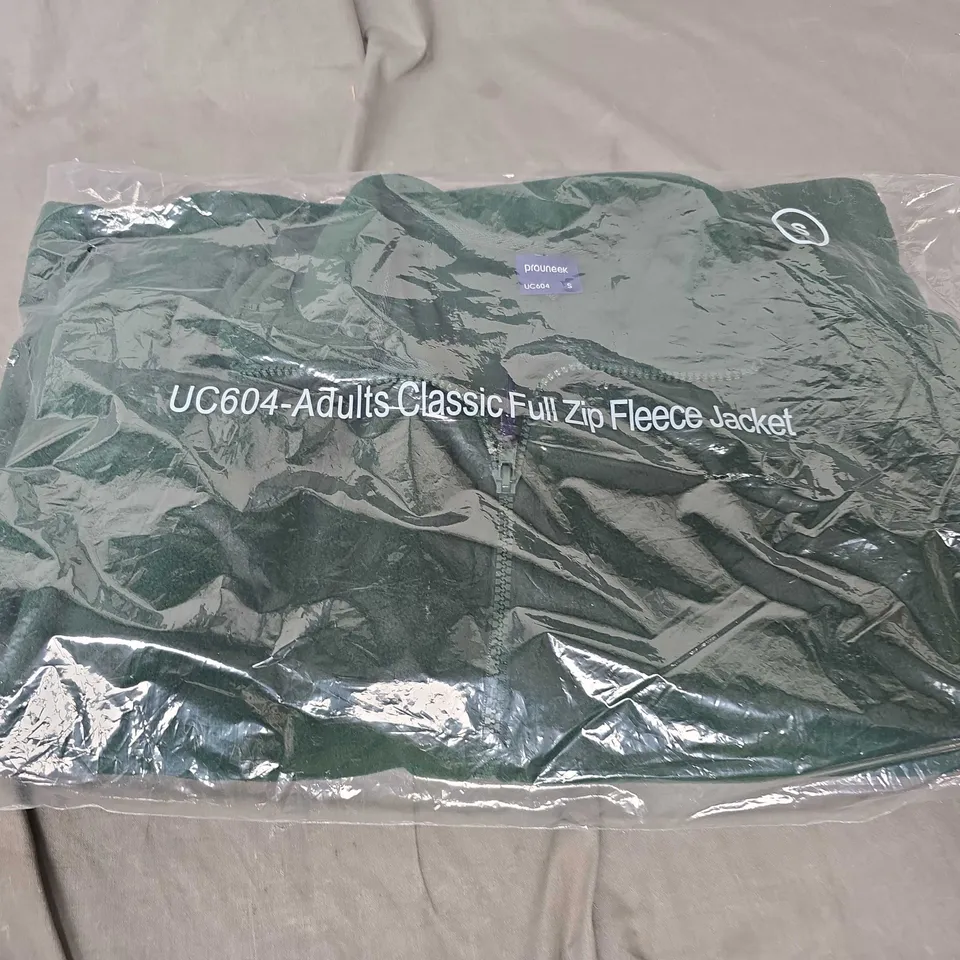 APPROXIMATELY 10 ADULTS CLASSIC FULL ZIP FLEECE JACKETS IN GREEN - VARIOUS SIZES 