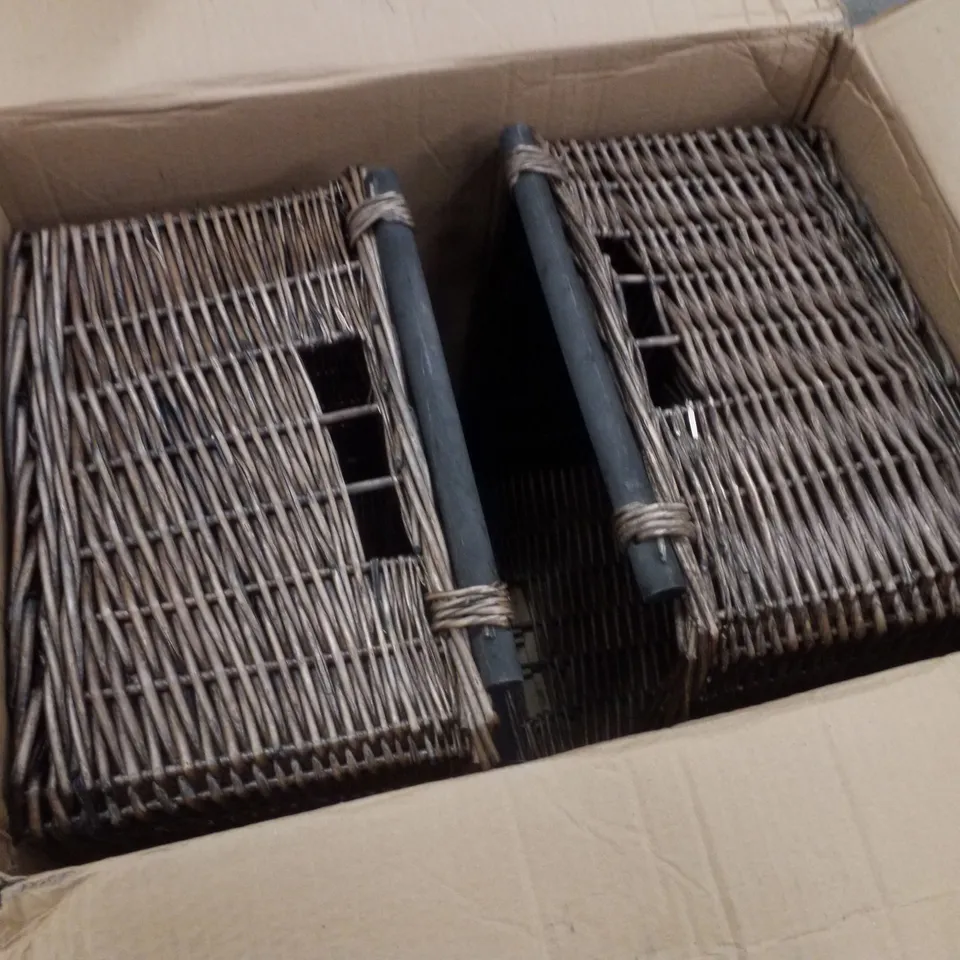 BOXED SET OF 2 WICKER BASKETS 
