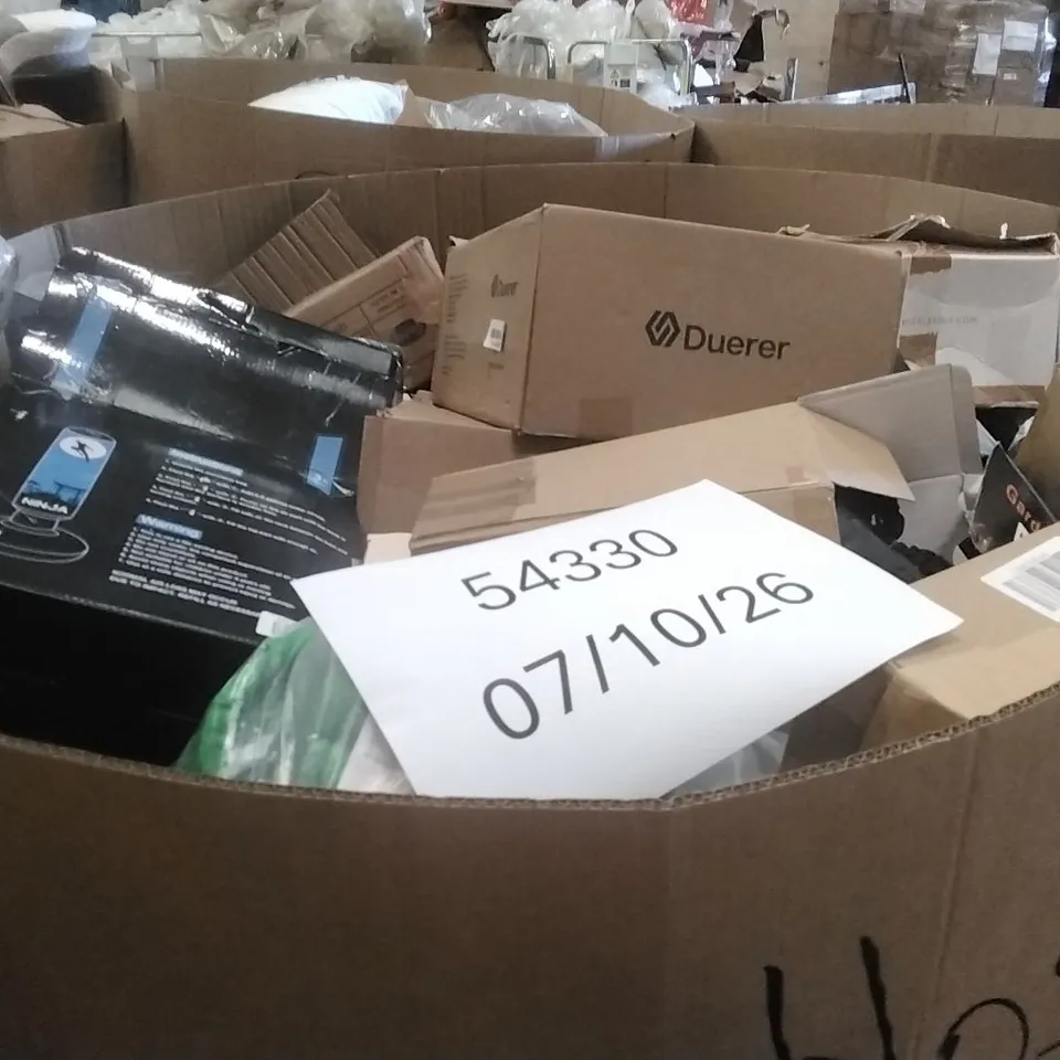 PALLET CONTAINING A LARGE QUANTITY OF HOSES