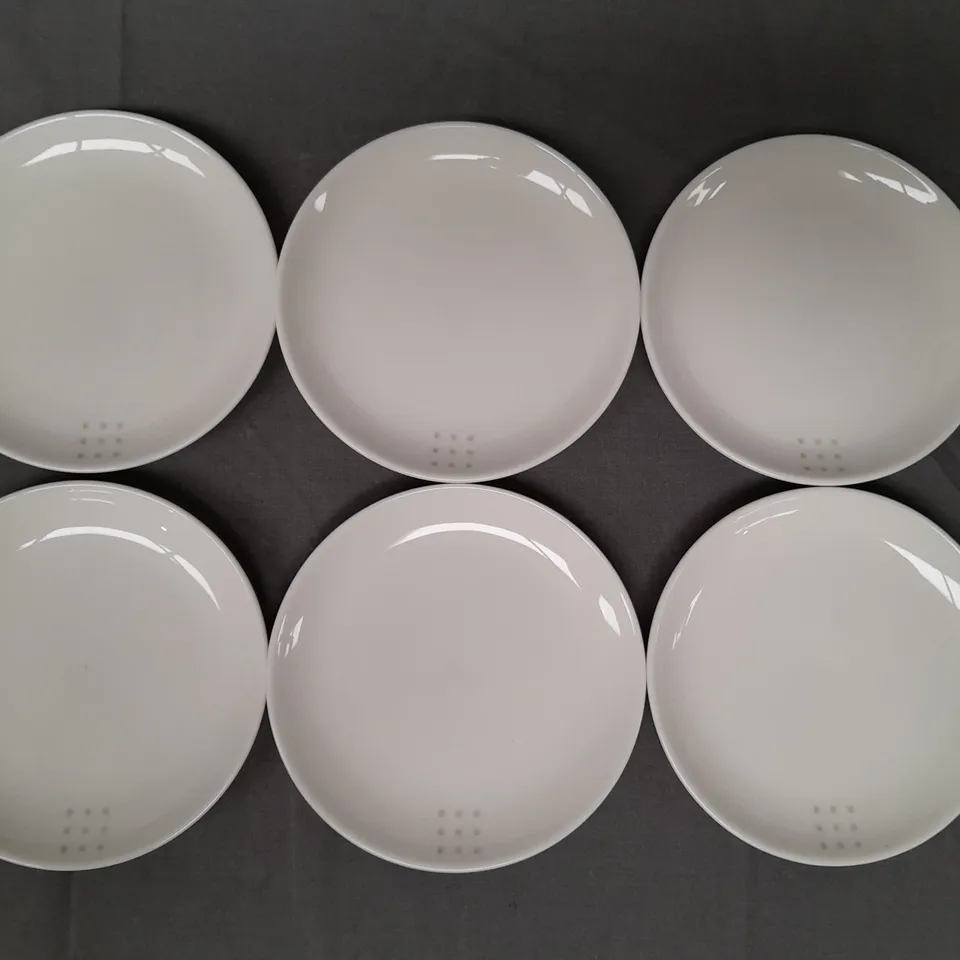 BOX OF APPROXIMATELY 40 BRITISH AIRWAYS AIRLINES EC 1084 ROYAL DOULTON SMALL PLATES IN WHITE - 9 DOT - COLLECTION ONLY