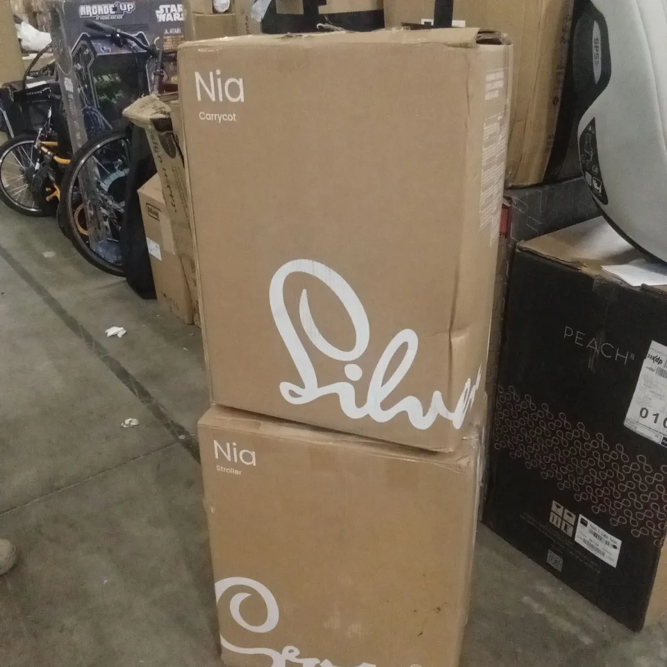 BOXED SILVER CROSS NIA STROLLER AND CARRYCOT (2 BOXES)