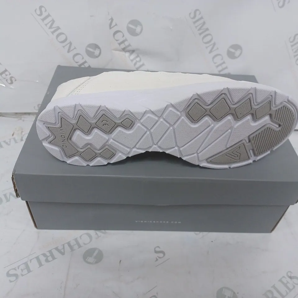 BOXED PAIR OF VIONIC TRAINERS SIZE 7