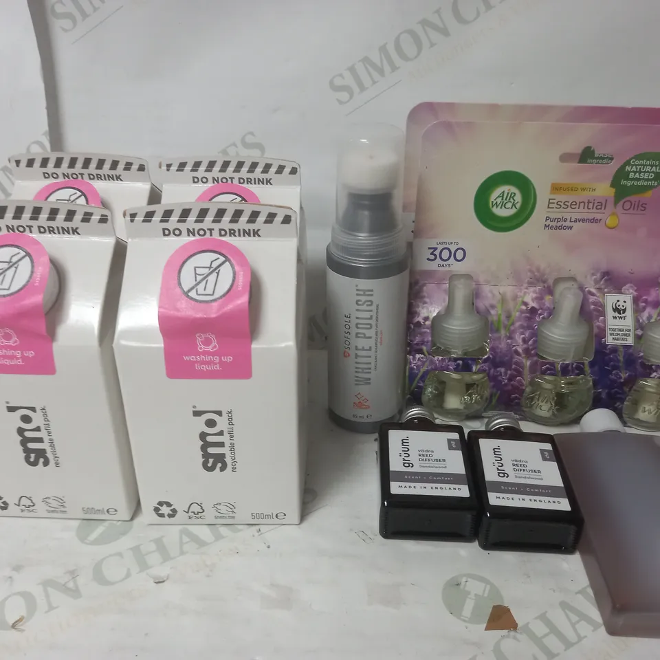 LOT OF 20 ASSORTED HOME LIQUID ITEMS TO INCLUDE SMOL WASHING UP LIQUID, AIR WICK REFILLS AND GRUM REED DIFFUSER SCENT - COLLECTION ONLY