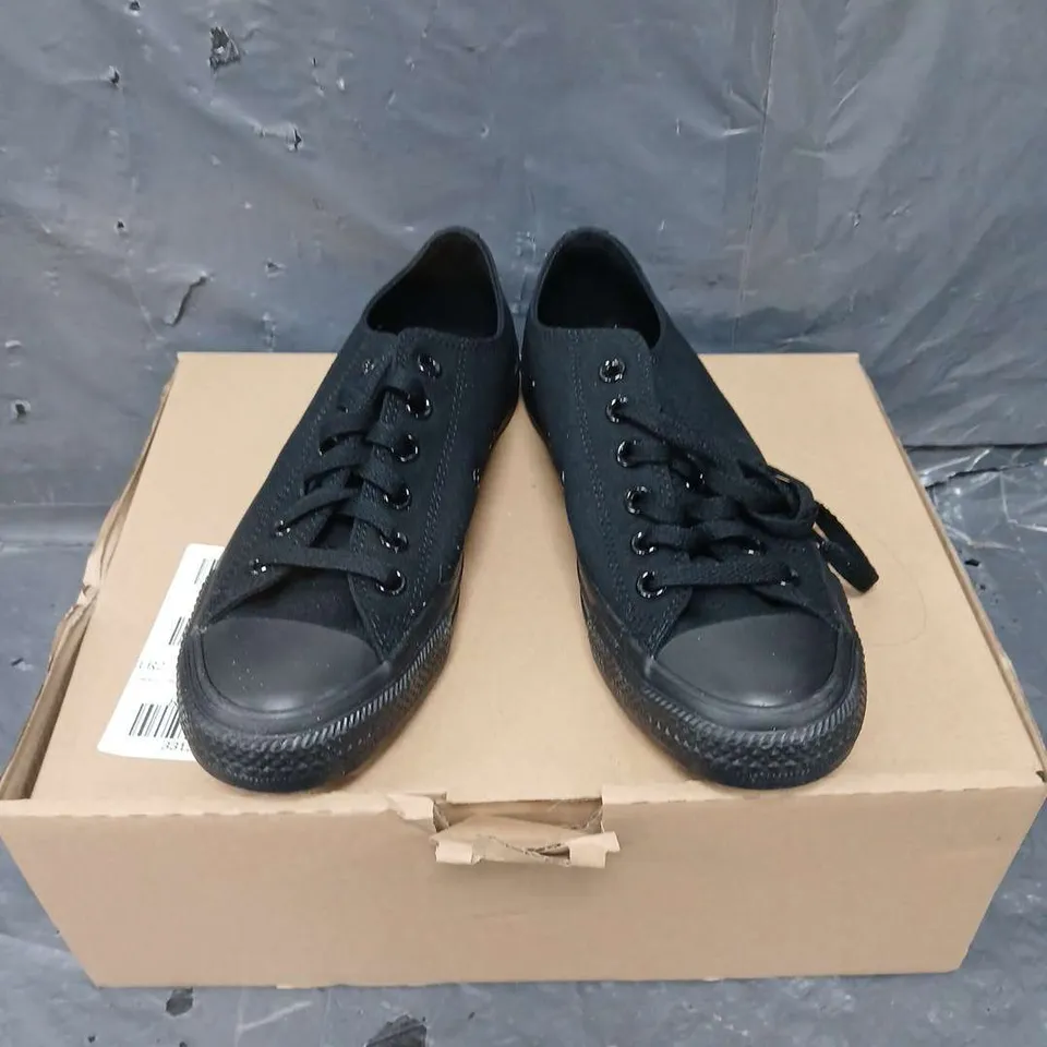 PAIR OF CONVERSE TRAINERS IN BLACK - 6