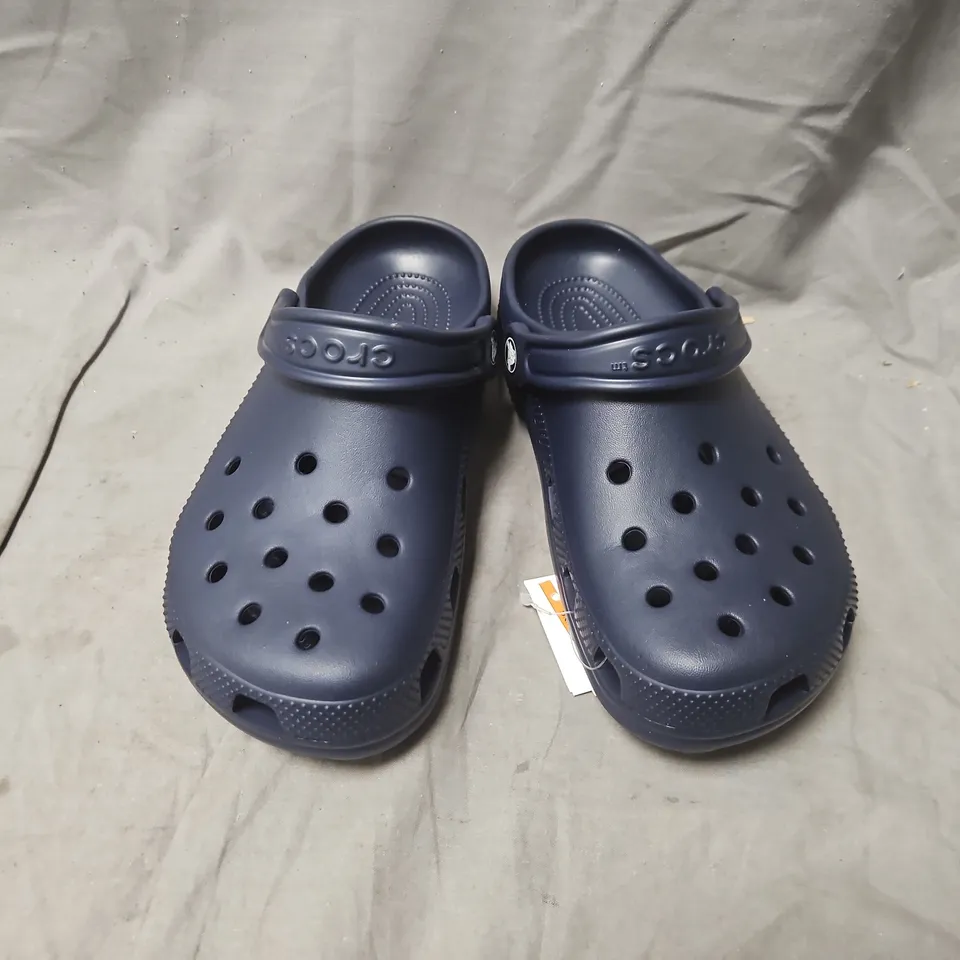 CROCS CLASSIC CLOG NAVY – UK J5