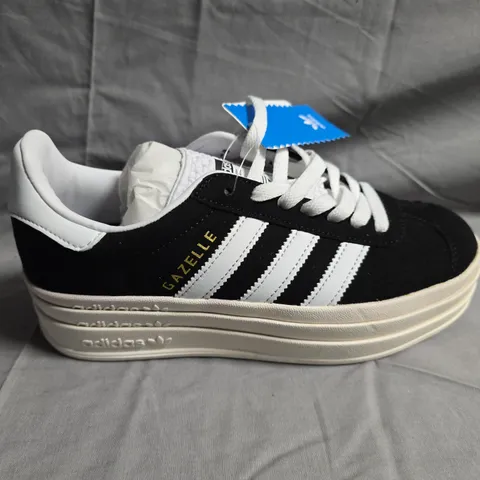 BOXED PAIR OF ADIDAS GAZELLE PLATFORM TRAINERS - UK SIZE 4.5