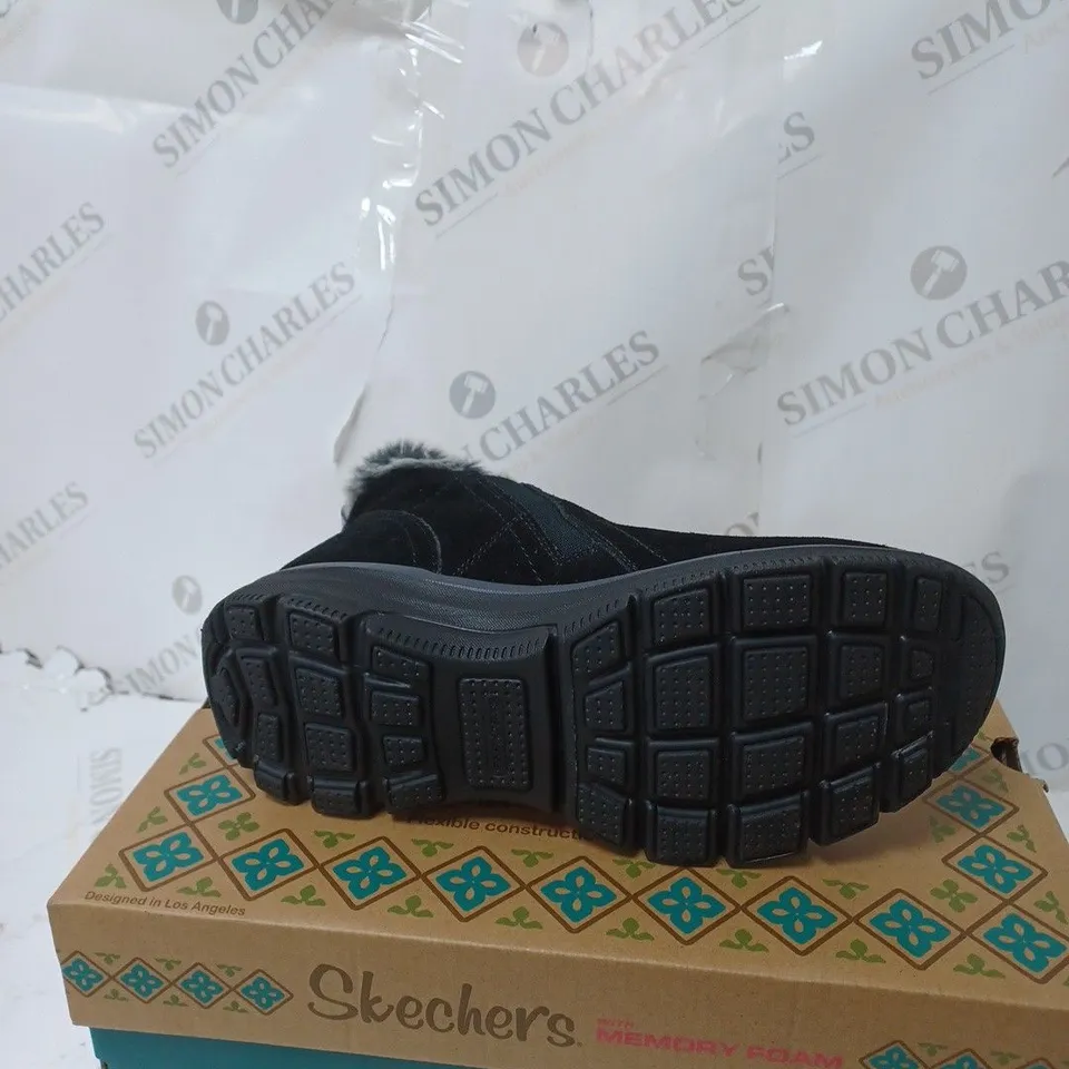 SKETCHERS HIGH ZIP BOOT BLACK SIZE 4 1/2 - BOXED 