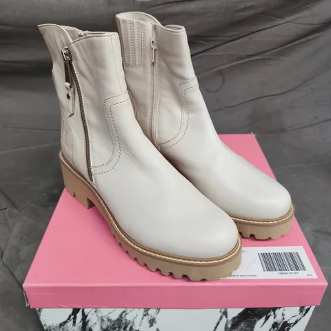 MODA IN PELLE ZIPSTER OFF-WHITE LEATHER BOOTS, UK 7 