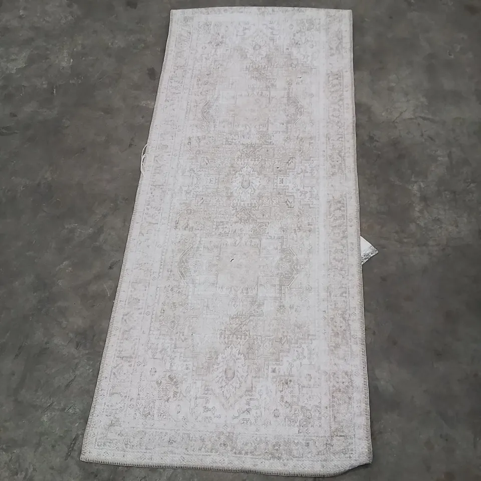 QUALITY DESIGNER AREA RUG - APPROXIMATELY 140X60CM