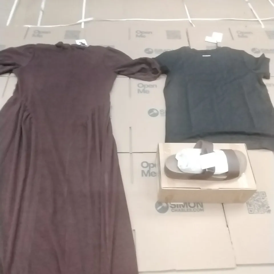 PALLET OF BRAND NEW WOMENS QUALITY DESIGNER CLOTHES APPROXIMATELY 130 TO INCLUDE;SANDALS, DRESSES, TOPS ETC