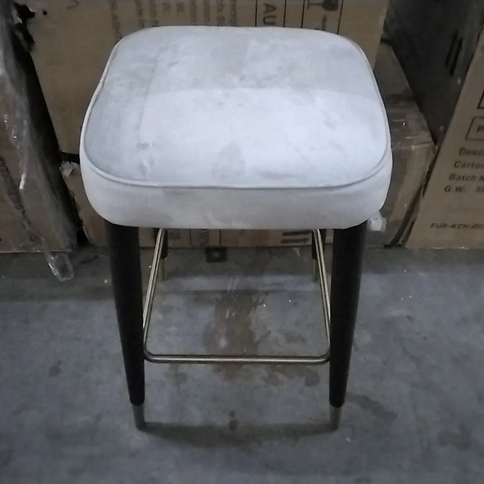 DANETTI CLOVER CHAMPAGNE VELVET BACKLESS BAR STOOL