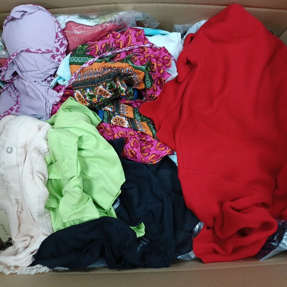 LARGE QUANTITY OF CLOTHING ITEMS TO INCLUDE DRESSES, SWEATERS, JEANS, T-SHIRTS, ETC