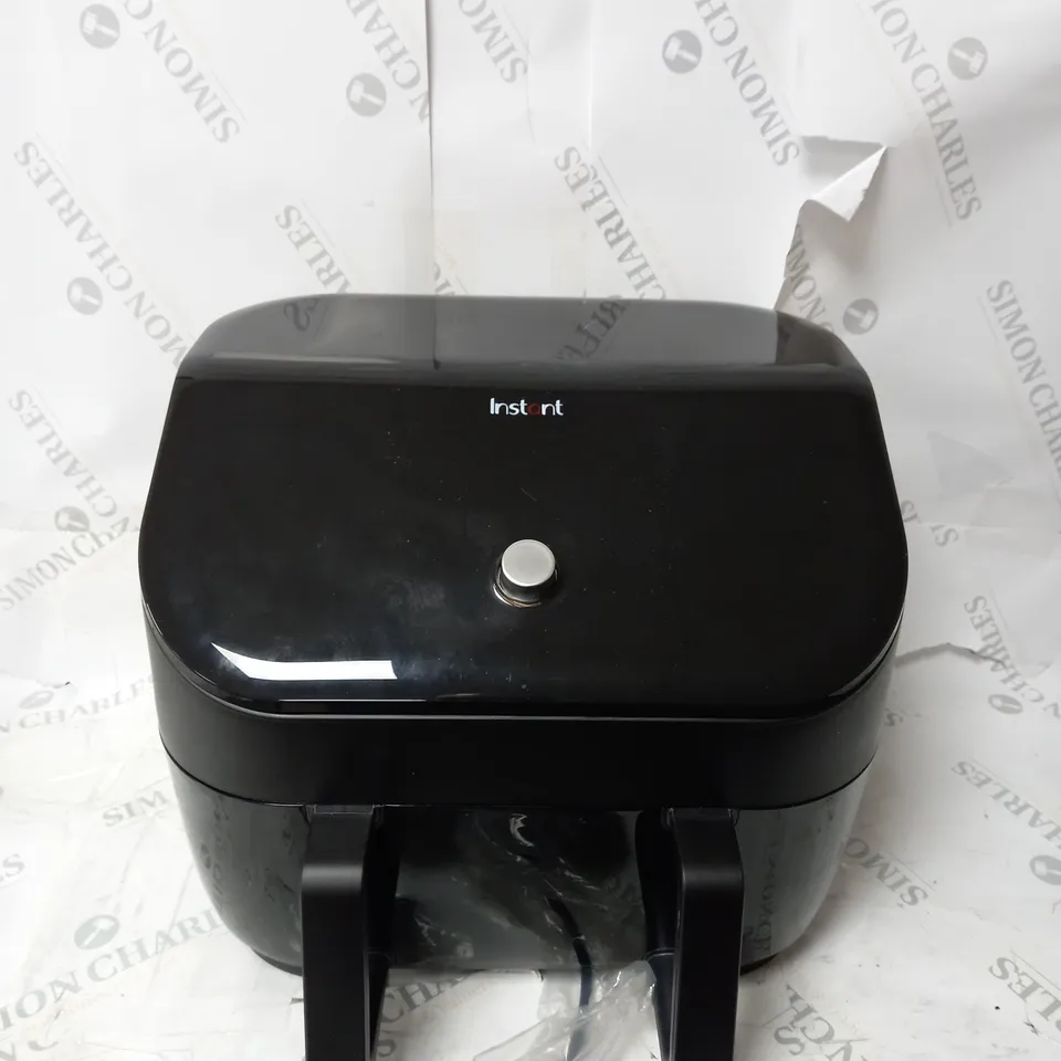 BOXED INSTANT VORTEX PLUS VERSAZONE AIR FRYER 