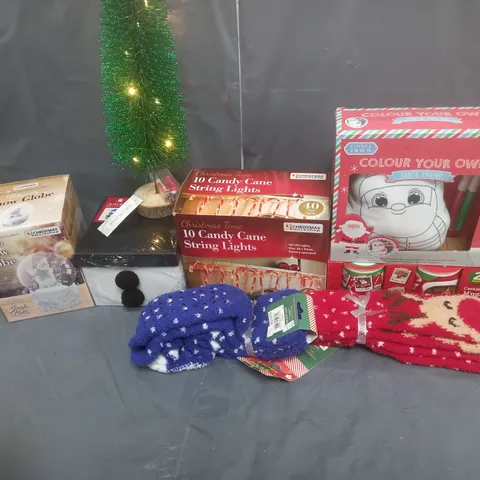 BOX OF APPROXIMATELY 20 ASSORTED CHRISTMAS ITEMS TO INCLUDE SNOW GLOBE, CANDY CANE LIGHTS & XMAS SOCKS 