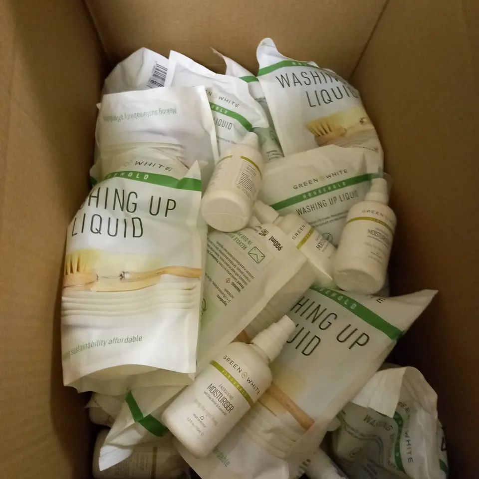 BOX OF APPROX 30 GREEN N WHITE CLEANING PRODUCTS TO INCLUDE WASHING UP LIQUID, BODY WASH AND MOISTURISER ETC - COLLECTION ONLY