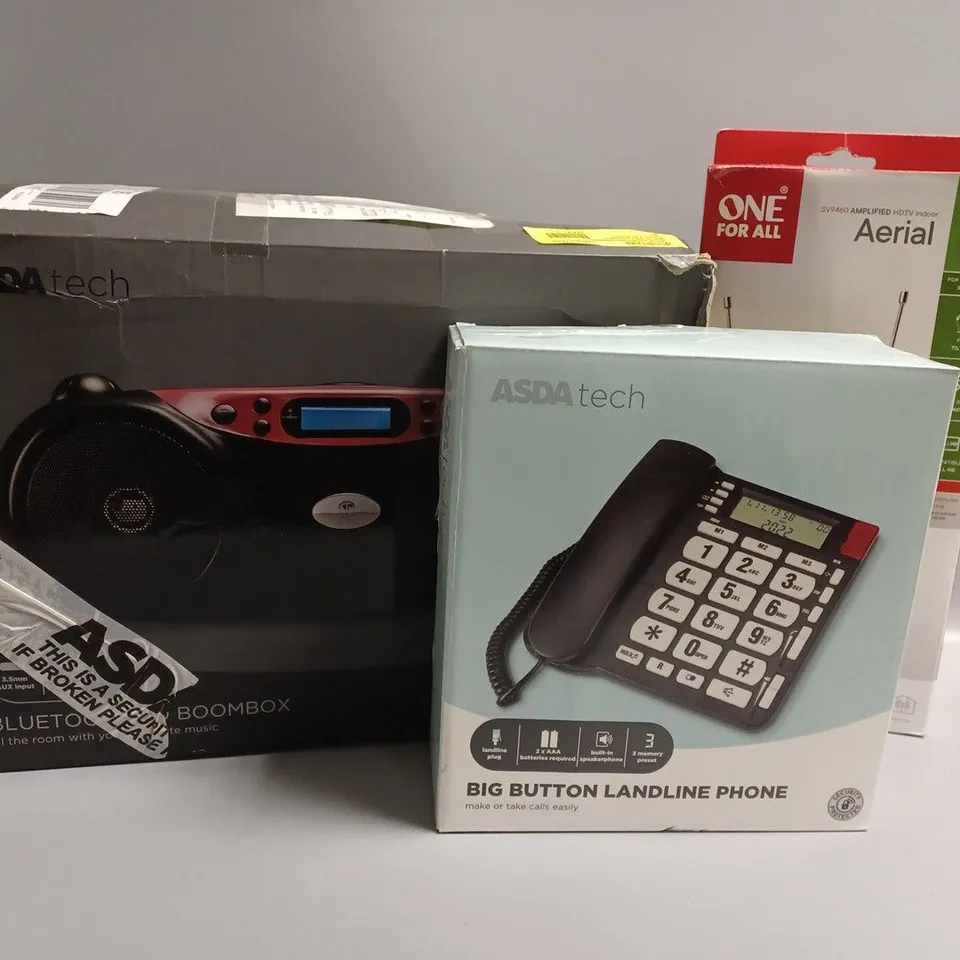APPROXIMATELY 20 ASSORTED TECH PRODUCTS TO INCLUDE CD BOOMBOX, HDTV INDOOR AERIAL, BIG BUTTON LANDLINE PHONE 