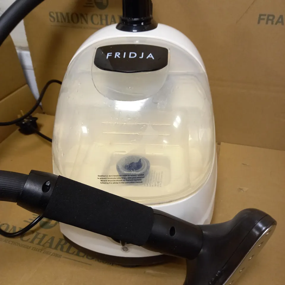 FRIDJA F1000 PROFESSIONAL VERTICAL GARMENT/STEAMER 