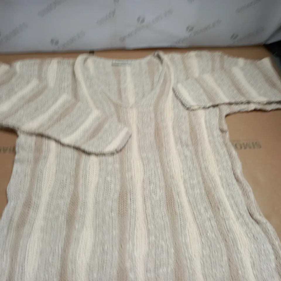 LOT OF APPROXIMATELY 20 COTTONADE V-NECK JUMPERS - SIZE UNSPECIFED