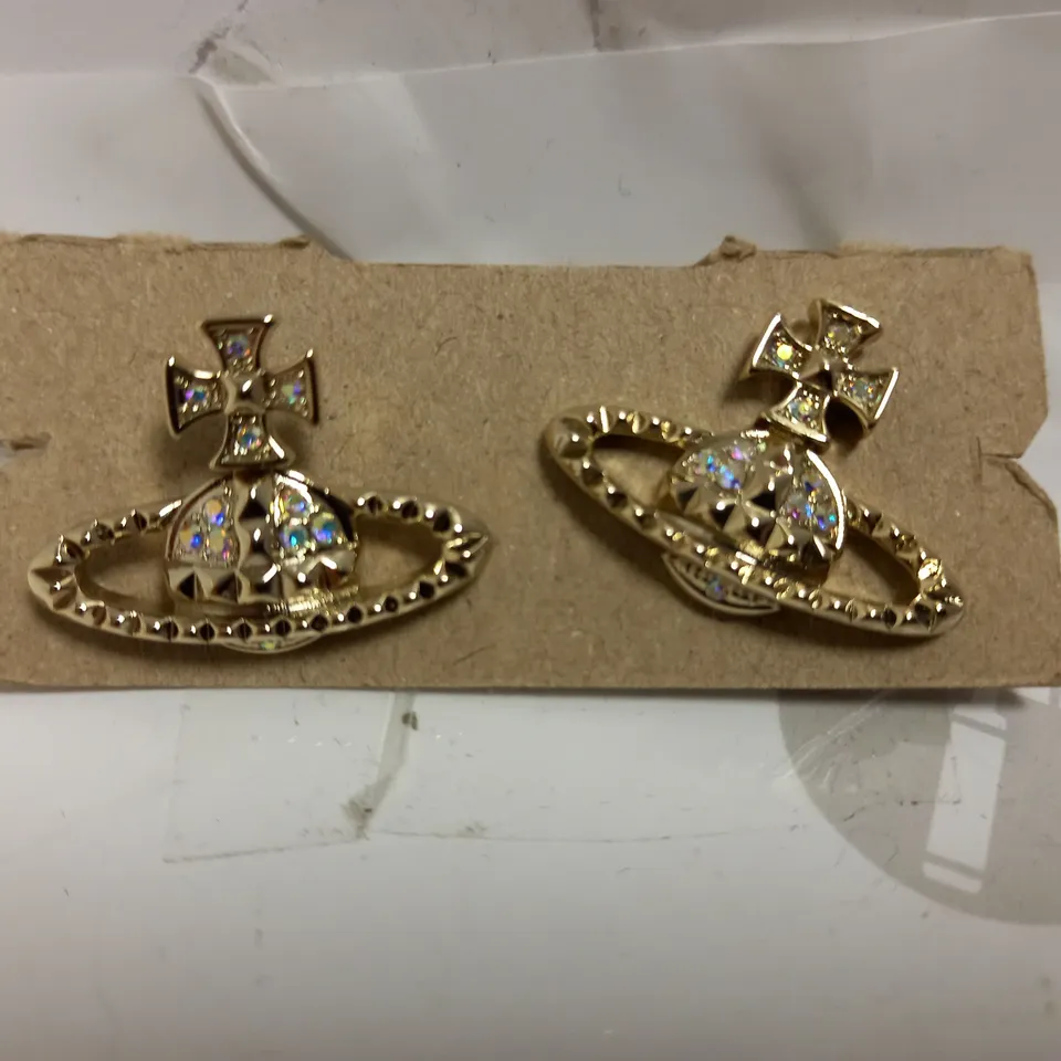 VIVIENNE WESTWOOD STYLE MAYFAIR BAS STYLE EARRINGS - GOLD EFFECT
