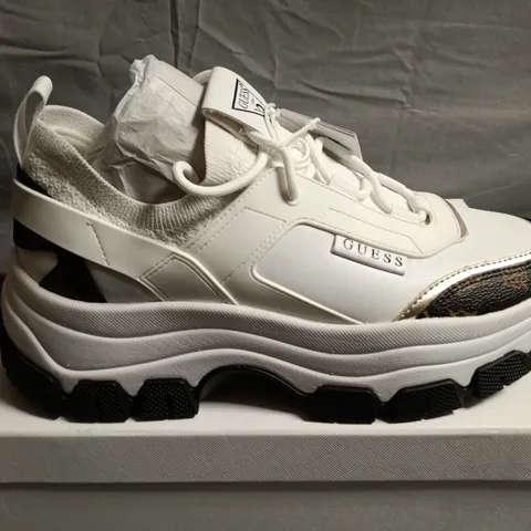 BOXED PAIR OF GUESS WHITE LEATHER TRAINERS- UK SIZE 7