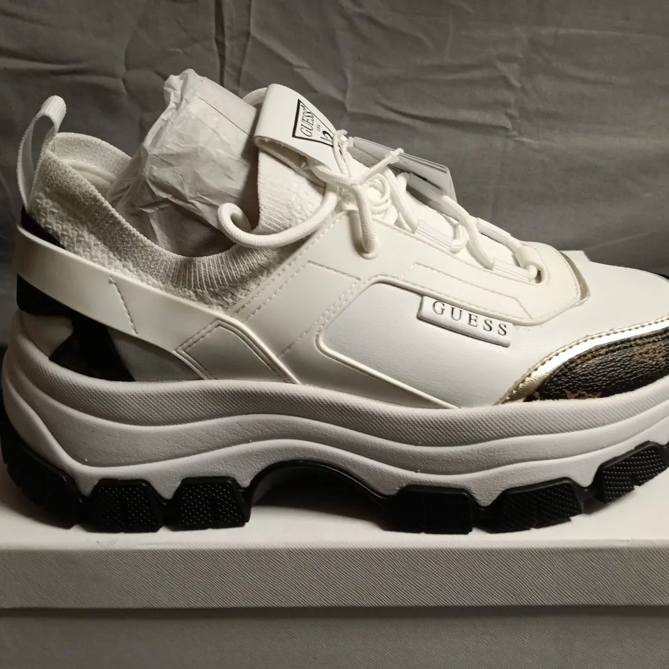BOXED PAIR OF GUESS WHITE LEATHER TRAINERS- UK SIZE 7