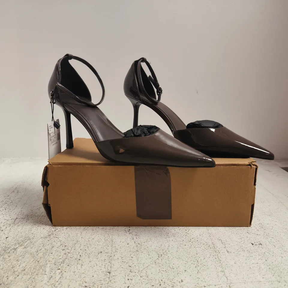 BOXED PAIR OF MANGO WOMENS POINTED TOE STILETTO HEELS IN CHOCOLATE SIZE UK 5