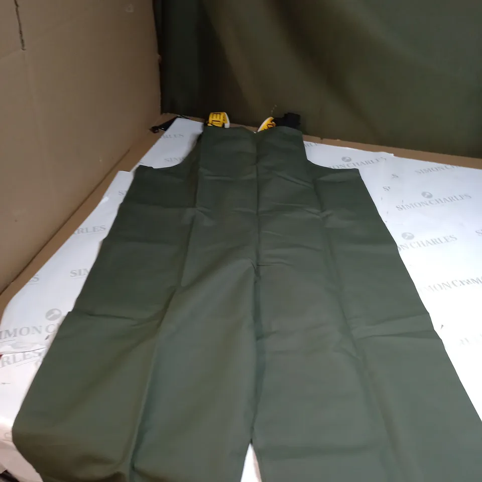 MEDIUM ELKA GREEN RAIN WEAR JUMPSUIT 
