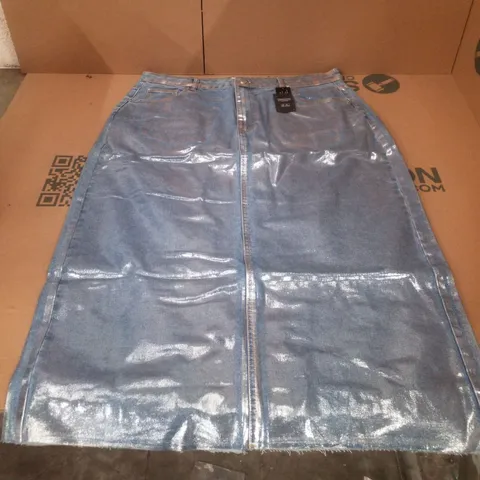 BOX CONTAINING APPROXIMATELY 15 BRAND NEW J D WILLIAMS DENIM BLUE/SILVER METALLIC SKIRTS - SIZE 20