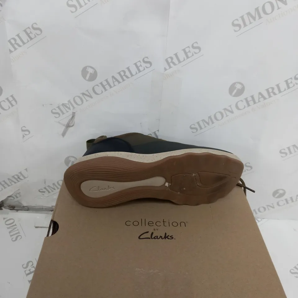 BOXED PAIR OF CLANKS JAUNT LACE DARK OLIVE SIZE 6