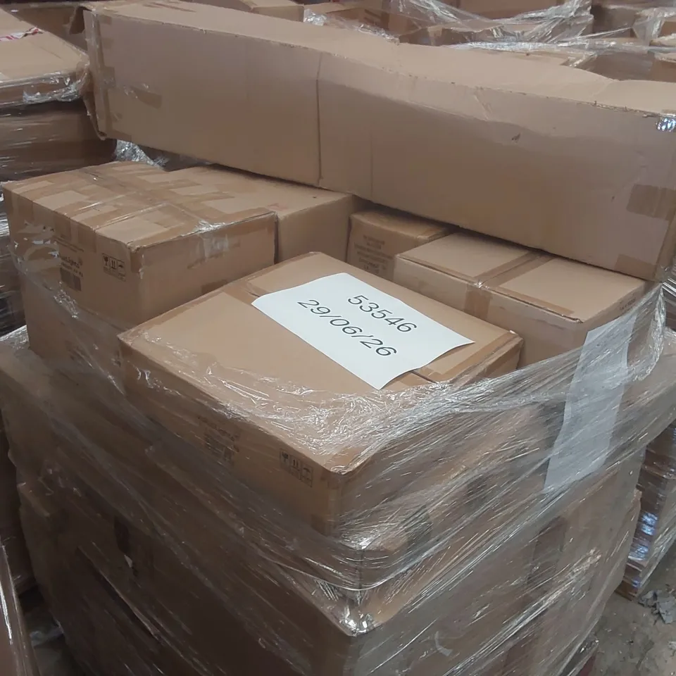 PALLET CONTAINING A LARGE QUANTITY OF ASSORTED LIGHTING PRODUCTS