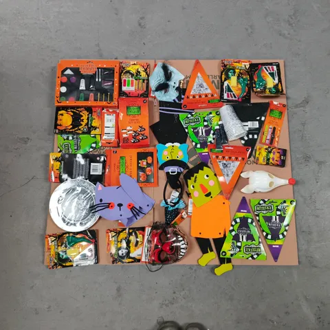 PALLET CONTAINING LARGE QUANTITY OF HALLOWEEN ACCESSORIES TOO CONTAIN FACE PAINT , MASKS , PAPER CUPS , BANNERS AND HI - GLOW RINGS , ETC  