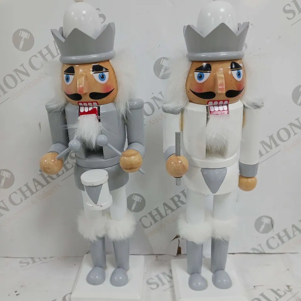 SET OF 2 GREY/WHITE NUTCRACKER 
