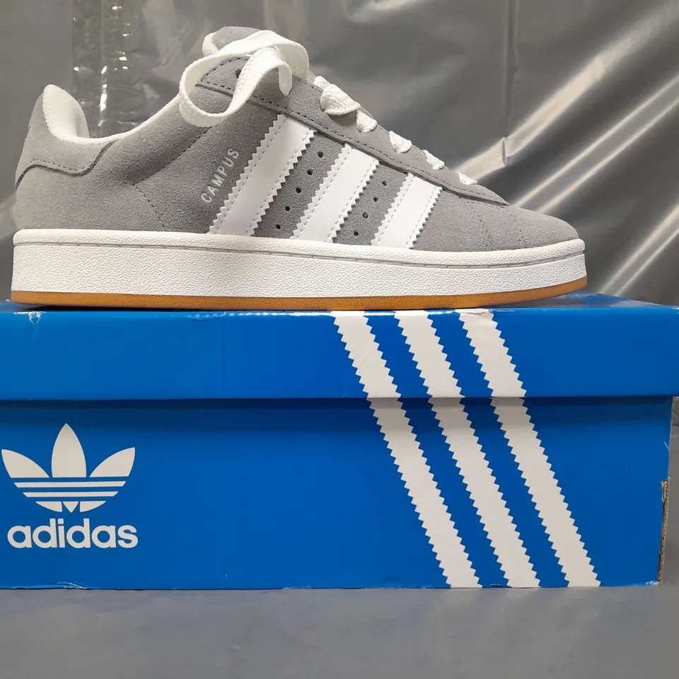 BOXED PAIR OF ADIDAS CAMPUS 00S SHOES IN GREY/WHITE UK SIZE 5.5