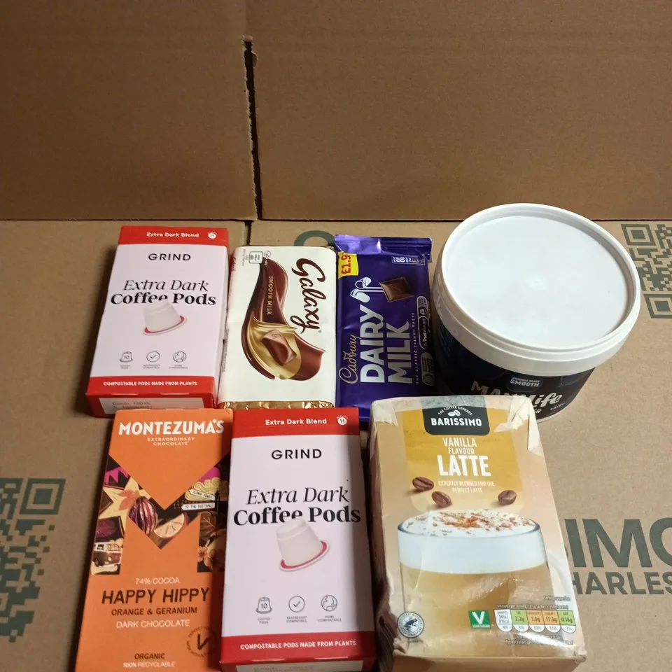 APPROXIMATELY 5 ASSORTED FOOD ITEMS TO INCLUDE - CHOCOLATES, COFFEE PODS AND PEANUT BUTTER 