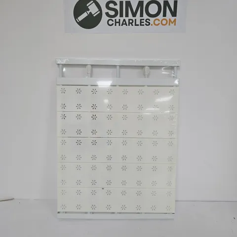 MULTI-FUNCTIONAL TELESCOPIC PARTITION